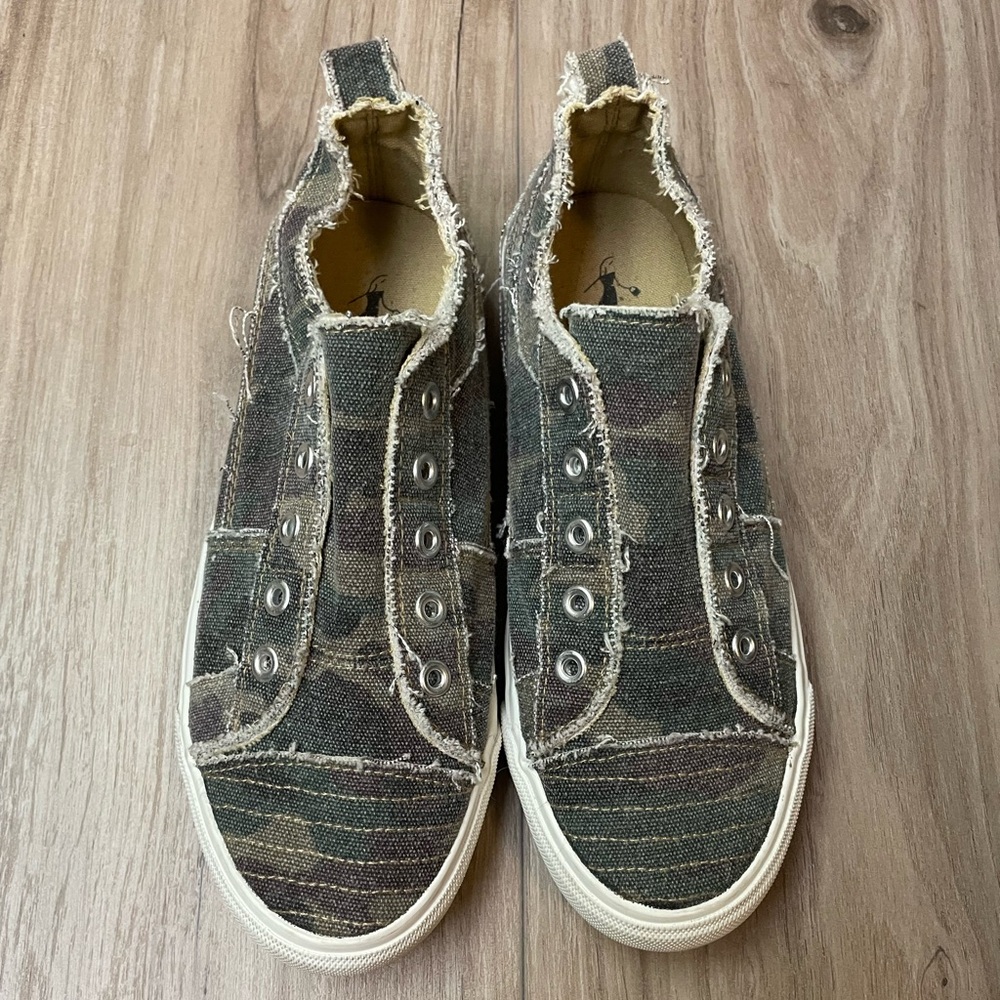 Corkys Babalu Size 7 Camo Sneakers - Picture 7 of 8